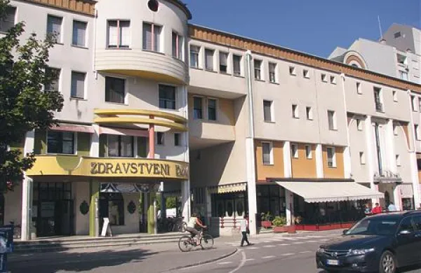 Spori v novogoriškem zobozdravstvenem varstvu se z imenovanjem v.d. direktorja očitno niso končali. Delovno sodišče zahteva, naj se razpis za direktorja ponovi.  