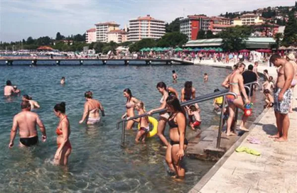 Polovica turistov, ki so obiskali Slovenijo, je prespala v hotelih