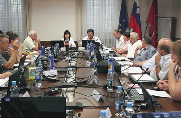 Sežanski svetniki hočejo o zaščiti Krasa razpravljati le v družbi predstavnikov vlade ali ministrstva za okolje in prostor