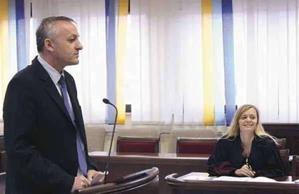 Z oprostilno sodbo je zadovoljna tudi odvetnica Monika Mavsar, ki je zagovarjala Anta Guberca. “Višje sodišče je potrdilo to, na kar smo opozarjali že med sodnim postopkom, torej da ni nastala nobena škoda in da je zadeva  že zastarala,” je dejala.