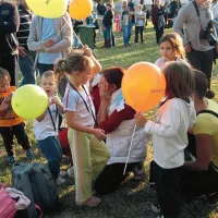 Organizatorji vsakokrat pripravijo tudi dodatni program. Najmlajši so se lani zabavali  z baloni.