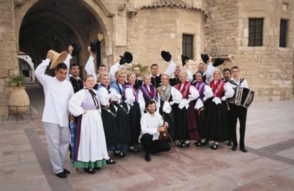 Piranski folkloristi so gostovali na Cipru
