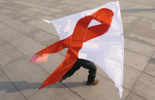 Strokovnjaki so zaskrbljeni, ker število okuženih z virusom hiv v Sloveniji narašča.