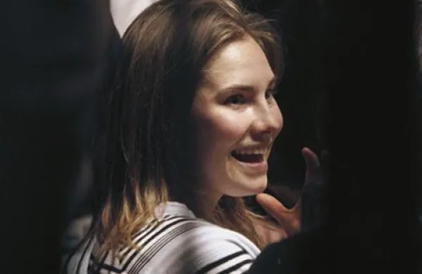 Ameriška študentka Amanda Knox (na fotografiji) je bila oproščena umora in spolnega napada na njeno britansko sostanovalko, Meredith Kercher
