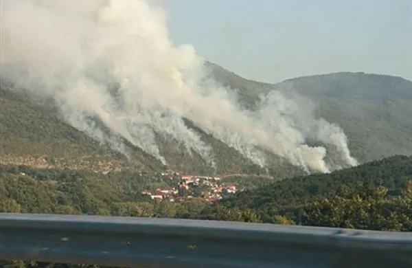 Železnica je znova netila požare.
