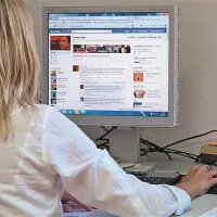 Informacijska tehnologija, ki mogoča dostop do interneta tako rekoč v vsakem trenutku, je del vsakdana pomembnega dela volilcev. Bodo stranke znale to izkoristiti?