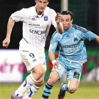Valter Birsa je v Franciji igral precej več kot po prestopu v Genoo. Na fotografiji je v igri proti marsejskemu Olympiqueju.