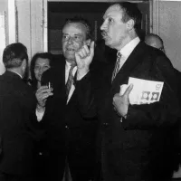 Miha Maleš in Zoran Mušič (desno) ob odprtju 7. mednarodne grafične razstave v Moderni galeriji v Ljubljani leta 1967