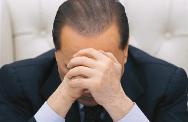 Znotraj stranke Ljudstvo svobode italijanskega premierja Silvia Berlusconija se je po poročanju italijanskih medijev pojavila skupina poslancev, ki naj bi skušala premierja odstaviti in oblikovati novo desnosredinsko vlado