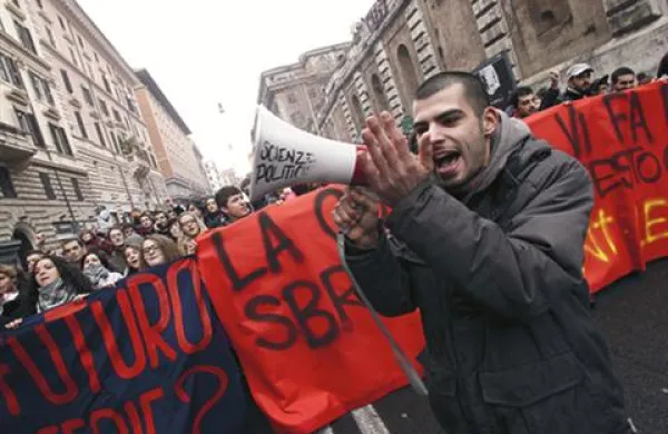 Stavkajočim učiteljem v Italiji so se danes pridružili tudi študentje