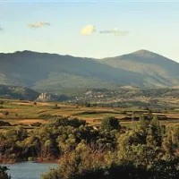 Rtanjski masiv od daleč. Na desni je lepo viden piramidalni vrh Šiljak, visok 1560 metrov. 