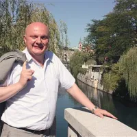 “V Sloveniji sem  predvsem povezan z mediji. Imam to srečo, da me imajo mediji radi.” 