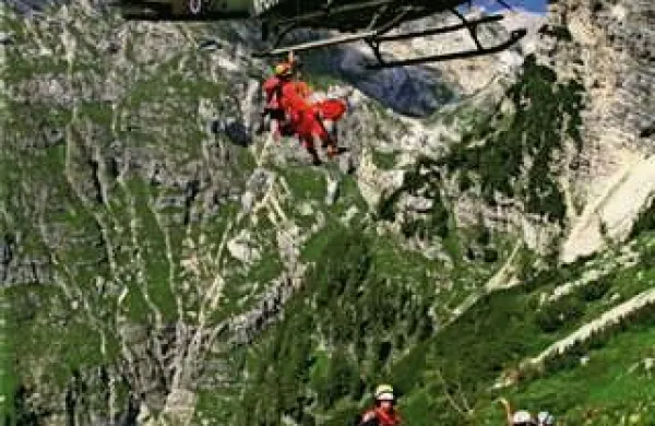 Slovenski in italijanski gorski reševalci bodo danes pripravili skupno reševalno vajo. Fotografija je simbolična. Foto: GRS Bovec