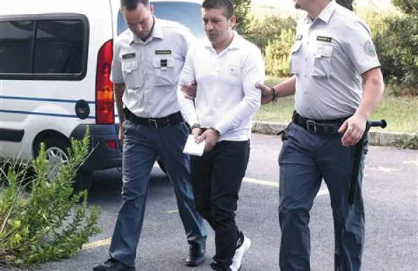 Patricka Dorija čaka zaradi ropov zlatarn dolga zaporna kazen