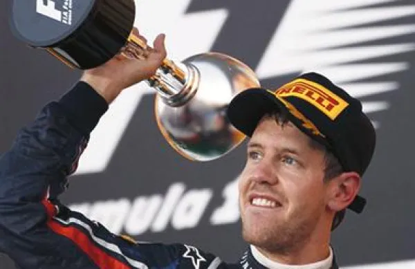 Nemec Sebastjan Vettel je pet dirk pred koncem sezone potrdil drugi zaporedni naslov prvaka. 