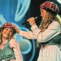 Občinstvo sta prepričali  sestri Katja in Nastja Stenšak