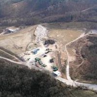 V Stari Gori bodo urejali regijski center za odpadke z manjšo  zmogljivostjo od sprva predvidene - ker je treba več smeti  zbrati ločeno.  Upravljalo pa ga bo javno podjetje.