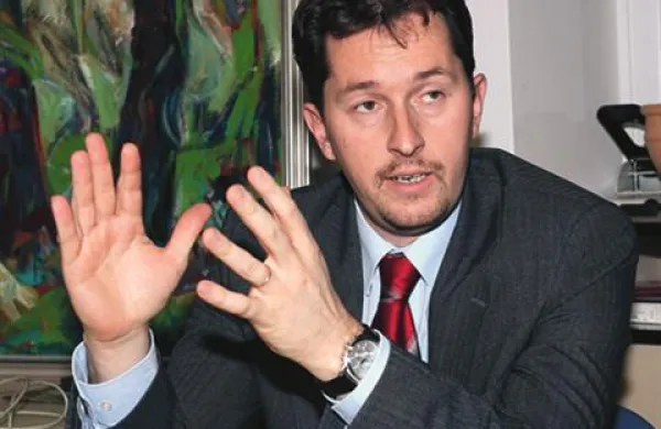Gregor Virant pravi, da je Slovenijo treba usmeriti v varne vode. 