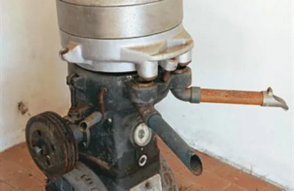 Separator za oljčno olje, star nekaj desetletij