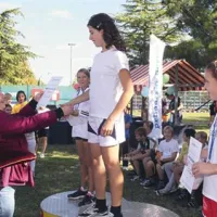 Najboljšim tekačem je medalje podelila tudi odgovorna urednica Primorskih novic Vesna Humar