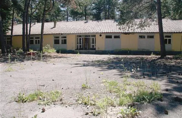 Na območju nekdanje vojašnice želi Občina Hrpelje-Kozina zgraditi center starejših občanov s 100 ležišči
