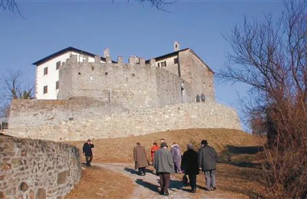 Bistriški vodniki odslej ne bodo vodili turistov samo na Prem in ostale bistriške zanimivosti, temveč še po šestih občinah “zelenega krasa”