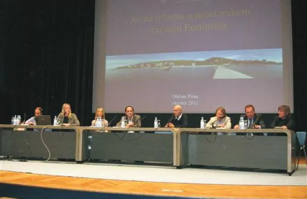 Na javni tribuni o prostorskem urejanju Portoroža so ljudje pogrešali več poudarka prometni ureditvi kraja 
