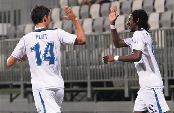 Največjo nevarnost za koprski gol bosta jutri predstavljala  Vito Plut (levo) in  William Franklin Vicente 