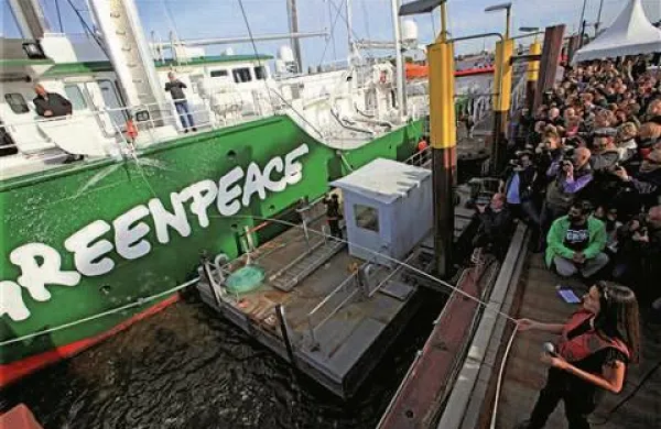 Novo Greenpeaceovo ladjo je krstila Melina Laboucan-Massimo (Foto: Reuters)