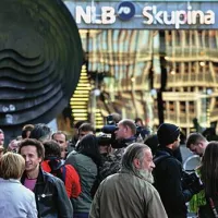 Zbor proti kapitalističnemu sistemu pred NLB