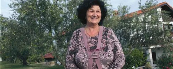 Rožana Koštial tudi na podelitvi nagrad ni zatajila svojega šavrinskega duha. Vsem, ki tega ne vedo, je razkrila, da je “anka ćuk an tić”. Pa naj si vsak misli svoje.