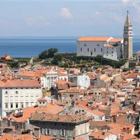 Župan Peter Bossman meni, da  dela dobro, nekateri pa sedanji občinski upravi očitajo nazadovanje   