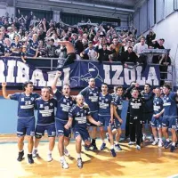 Navdušenje izolskih rokometašev ob zmagi