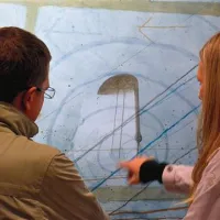 V galeriji Loža so razstavljena Makučeva dela na papirju