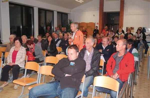 Če že ne bodo gradili telovadnice, je moral župan Mirencem  obljubiti, da bodo prihodnje leto pa res gradili kulturni dom 