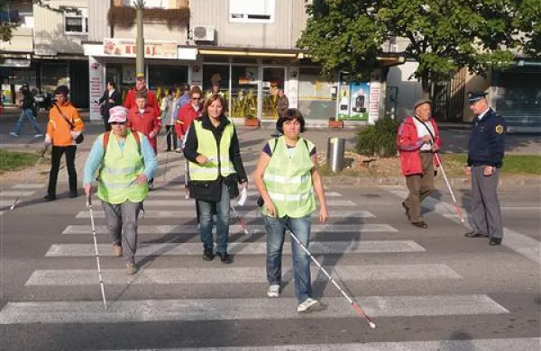 Prehodi za pešce so za slepe ena najbolj kritičnih točk