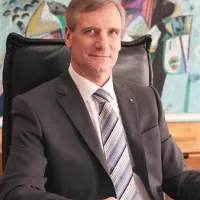 Nadzorniki Hita naj bi na jutrišnji seji zamenjali prvega moža Draga Podobnika.