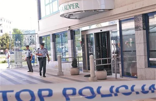 Eden od letošnjih odmevnejši ropov se je zgodil v lucijski poslovalnici Banke Koper
