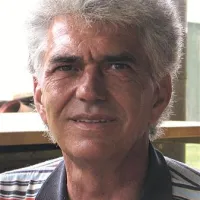 Vojko Bernard: “S postavitvijo takega števila priveznih mest bi nastala črna marina. Poleg tega obstaja nevarnost, da bi  ob močnejšem vetru plovila trčila druga ob drugo in celo končala v Fiesi.”