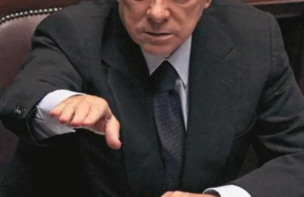 Italijanskemu premieru Silviju Berlusconiju ne bodo sodili zaradi domnevne davčne utaje in prikrojevanja bilanc. 