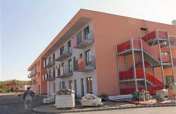 Gradbincem se ne mudi s Socialnim centrom v Vrtojbi, saj čakajo, kaj bo s pogajanji o najemu. Medtem se z občino pogajajo o razdelitvi premoženja. 