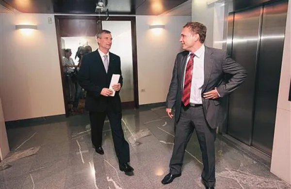 Bo predsednik Hitovega nadzornega sveta Gorazd Podbevšek (desno) danes predlagal zamenjavo predsednika uprave Draga Podobnika (levo)?