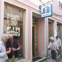 Obutev iz trgovine Borovo je bila letos med turisti pravi prodajni hit 