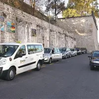 Taksisti niso zadovoljni, ker so jih s terminala premestili v ozadje 