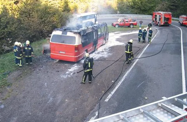 Plamene so  pogasili, a je ogenj avtodom povsem uničil