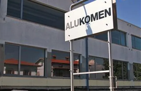 Zaposleni v družbi Alukomen Holding so dobili julijske plače, v Alukomnu pa še ne