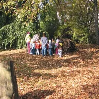 Park ob Srednji gozdarski in lesarski šoli se razprostira na štirih hektarjih površin, v njem raste več kot sto različnih drevesnih vrst in grmovnic
