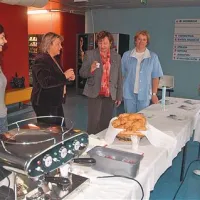 Ob kavici in rogljičih so članice  Sindikata delavcev v zdravstveni negi Slovenije včeraj v  šempetrski bolnišnici predstavljali svoje delo in  vabili nove člane