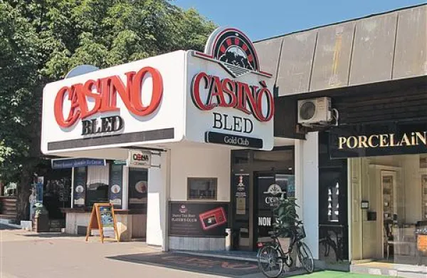 Casino Bled, v katerem ima  pomemben delež sežanski Gold Club Lorisa Požarja in Davida Kobala, cilja na portoroški Casino