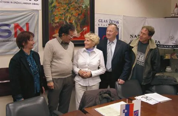 Koalicija domoljubnih strank in državljanskih gibanj cilja najmanj na vstop v parlament